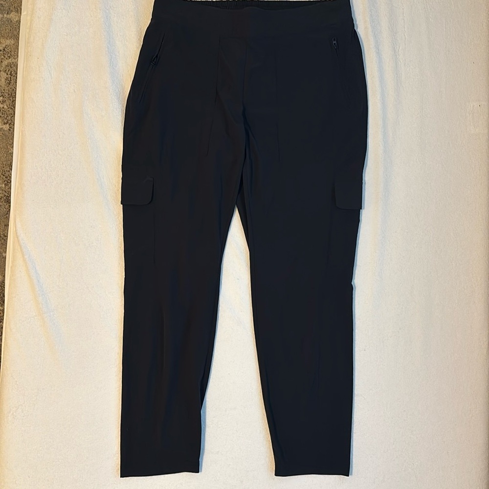 Athleta pull on lightweight pants with elastic waistbands